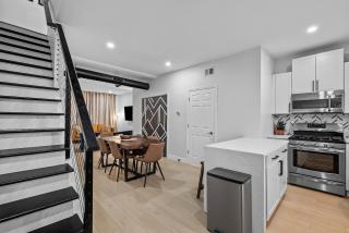 Charming 3Bed 2&half Bath with Deck & Free Strt Parking - 4