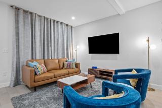 Charming 3Bed 2&half Bath with Deck & Free Strt Parking - 7