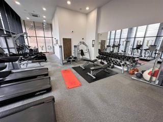 The Urban Nest - King Bed, Walk to C-centre - 7