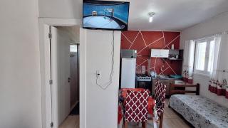 KITNET S2 em TORRES-RS - Na mais bela praia Gaúcha - Cozinha - Banheiro - Ar condicionado - TV smart 32' - Wi-Fi - Estacionamento - Anfitriã Superhost no BnB - 3