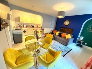 Vibrant Flat Opposite the University of Bristol - 5