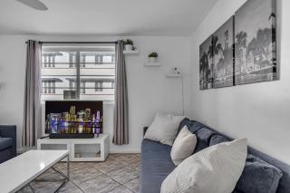 1 BLOCK FROM OCEAN 1 Bedroom in South Beach Collins Avenue - 9