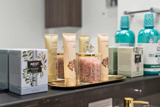 Family Suite in Boston with Pool Gym & Balcony - Perfect Stay - 6