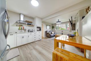 The Salty Hawk Hideaway - Chic Washington ADU - 9