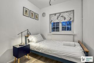 Borehamwood Stay with Free Parking! - 6