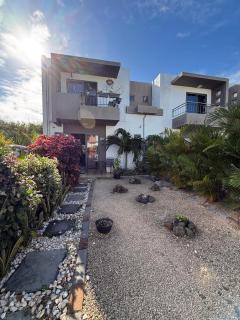 Divine Duplex with Lush garden 7 Minutes Drive to the Beach - 7