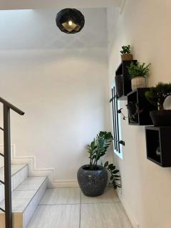 Divine Duplex with Lush garden 7 Minutes Drive to the Beach - 5