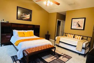 3BR Retreat , Near Beach , BBQ , Pool , Sleeps 12 - 8