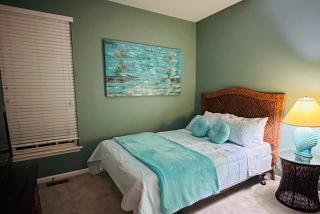3BR Retreat , Near Beach , BBQ , Pool , Sleeps 12 - 3