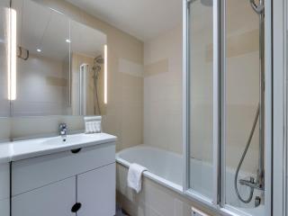 T2 confortable skis aux pieds Val Claret, 4 pers, balcon, wifi, proche commerces - FR-1-641-74 - 1