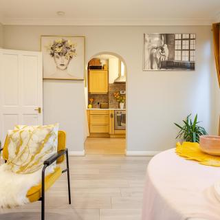 The two bedroom flat with terrace 1 min to Earls Court Station for 5 guests - 8