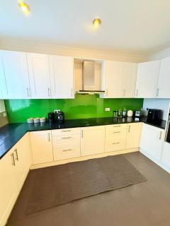 200m to Wembley Stadium Guest Rooms - 7