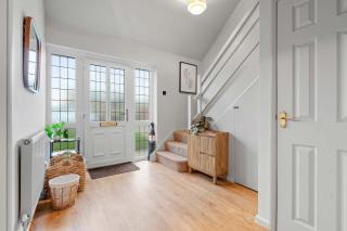 Cosy 3 Bed with Parking - 5