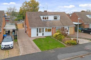 Cosy 3 Bed with Parking - 2