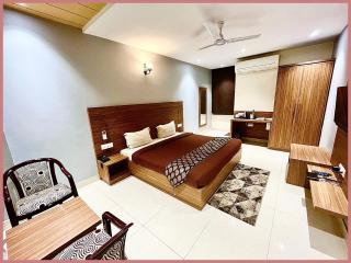 Subrata Sarkar Road Satva Coral Palace Suite Near Sea Beach - Lift -Free Parking ! Swimming- Pool - Best Prime Location - 3