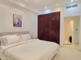 Luxury Furnished 2 BR with Stunning Sea View - 4