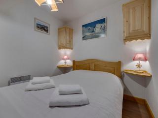 Appartement chaleureux avec balcon et parking privé - FR-1-690-26 - 2