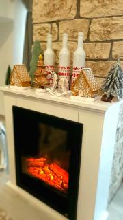 Gelbe Koffer - "Stilvolle Design-Maisonette" in Schiffweiler - 2 Etagen - Self-Check-in - 2 Parkplätze - WLAN - Balkon & Garten - ruhig - Nähe See & Wald - bis 7 Pers - 8