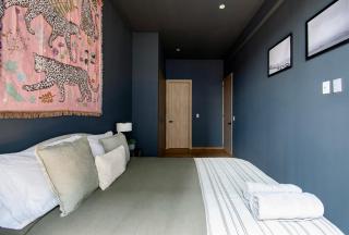 Sleek and perfectly located - 7