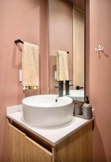 Sleek and perfectly located - 5