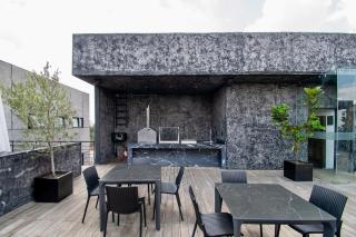 Sleek and perfectly located - 1