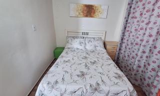 KITNET S4 em TORRES-RS - Confortável com cama casal box, cama de solteiro bicama, televisão, geladeira, micro-ondas, chaleira elétrica, ar-condicionado split - Anfitriã Superhost no BnB - 4