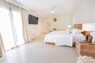 Corner Penthouse with Ocean and City Views with a Content Creator Hub - 6