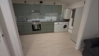 Bright 2BR Flat In West London - 5