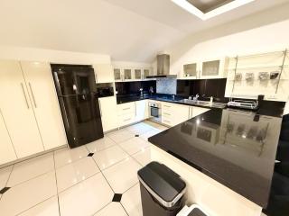 Newly Renovated - 2 Bedroom - Private Pool Villa, Pattaya City Centre - 8