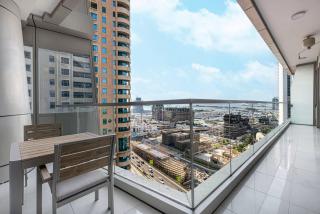 StayMada - Ocean Heights Marina City and Sea Views - 9