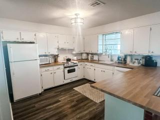 Million-Dollar View on Hickory Hill with Hot Tub - 8