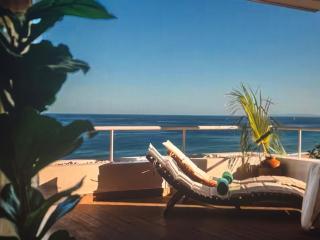 Sunny seaside stay - 9