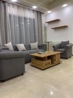 Luxurious 3 Bedroom Apartment in Heart of Amman - 2