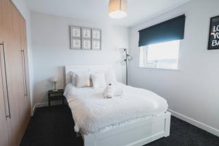 Top-Floor 2-Bed Near Braehead - 8