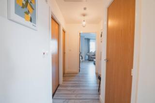 Top-Floor 2-Bed Near Braehead - 7