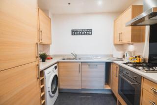 Top-Floor 2-Bed Near Braehead - 5