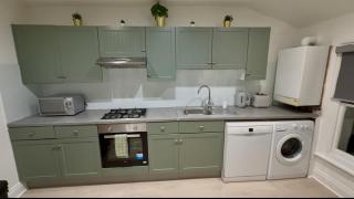 Bright 2BR Flat In West London - 4
