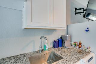 10 Mi to Lake Conroe Couples Retreat with Porch! - 2