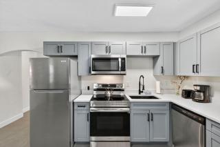 Park Shore Suites Unit 4 - 4