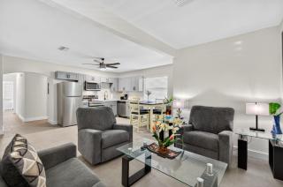 Park Shore Suites Unit 4 - 0