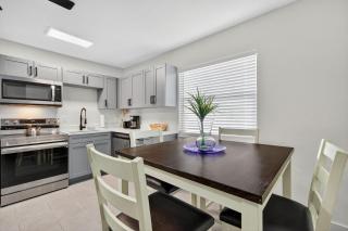 Park Shore Suites Unit 4 - 1