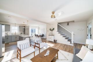 The Golden Jewel - Game Room, Fire Pit and Deck! - 7