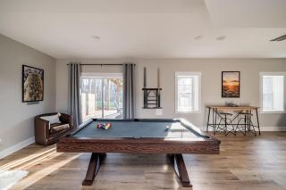 The Golden Jewel - Game Room, Fire Pit and Deck! - 6