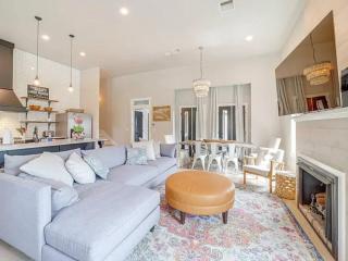 The Good Life in the Heart of Carlton Landing - 0