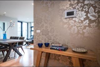 CBD 3Brm Apt with Pool, Gym and CBD Skyline Views - 3