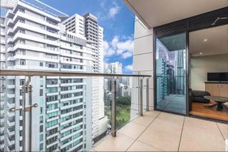 CBD 3Brm Apt with Pool, Gym and CBD Skyline Views - 2
