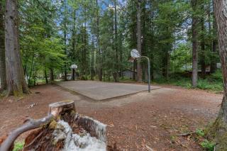 Chalet Riviere Ski Lodge Sleeps 12 -hot tub, game room - 6