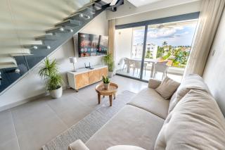 Corner Penthouse with Ocean and City Views with a Content Creator Hub - 6