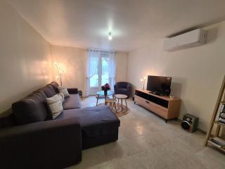 Gîte spacieux près du zoo de Beauval avec cour privative, terrasse, et équipements complets - FR-1-591-371 - 1