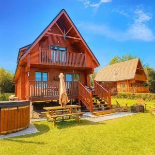 Luxury Waterfront Retreat I Private Sauna & Hot Tub - 0